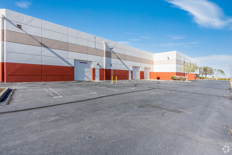 More Photos Of 39959 Sierra Hwy, Palmdale Office For Lease