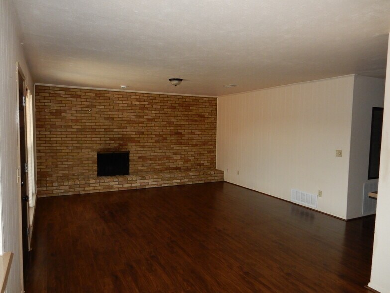 More Photos Of 1905 17th St, Plano Multifamily For Sale
