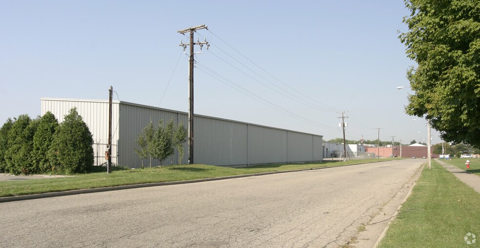 More Photos Of 1109-1139 Bowers Ave NW, New Philadelphia Warehouse For Sale