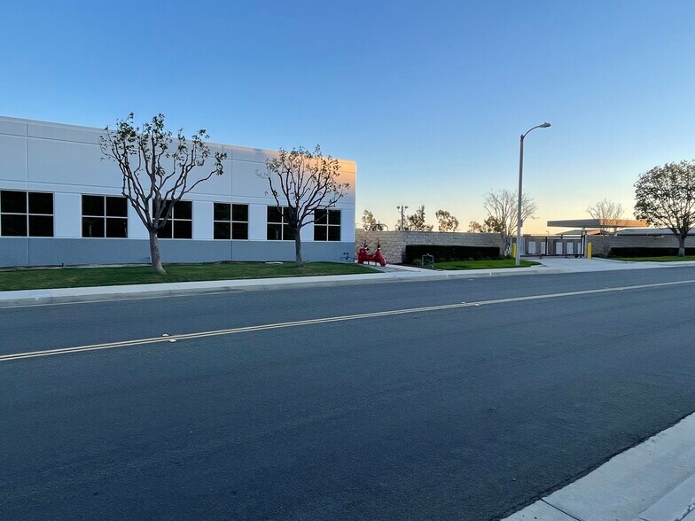 More Photos Of 20712 Civic Center Dr, Lake Forest Warehouse For Lease