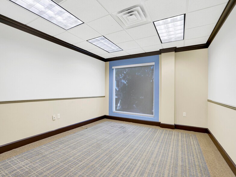 More Photos Of 4070-4090 Laguna St, Coral Gables Medical For Lease