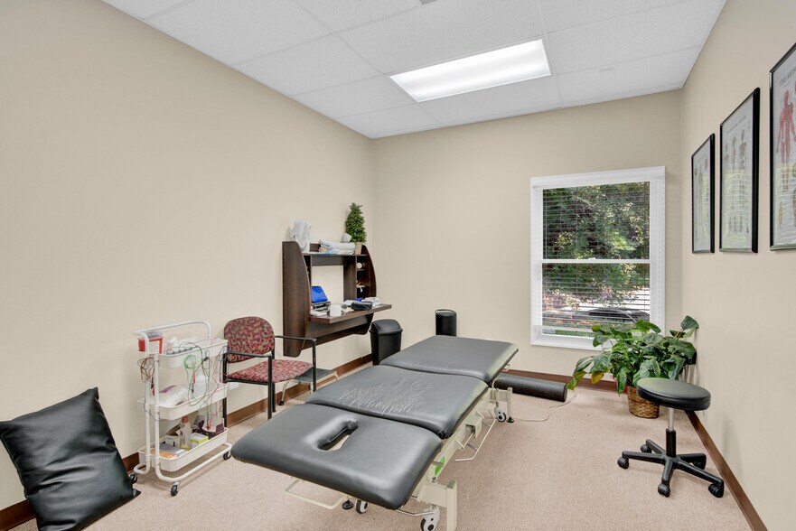 More Photos Of 460 S Main St, Davidson Medical For Lease