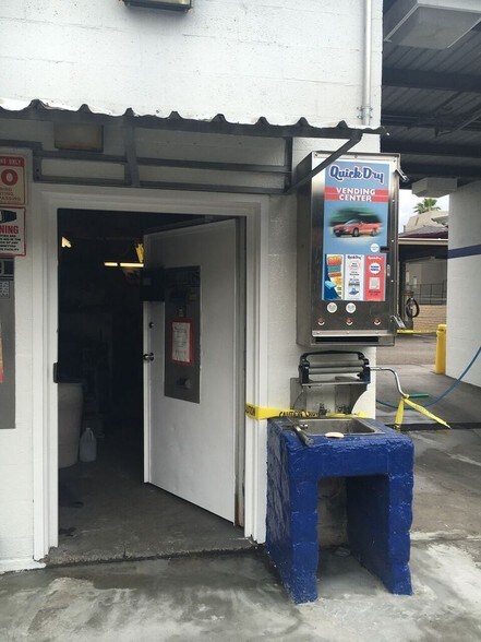 More Photos Of 3550 Cambridge St, Las Vegas Carwash For Sale