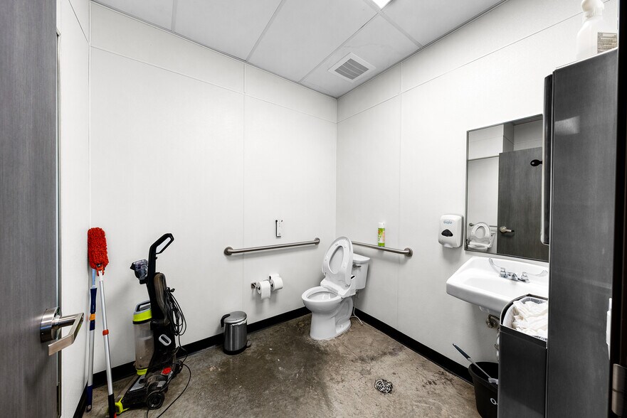 More Photos Of 3925 Ruger Dr, Royse City Distribution For Sale