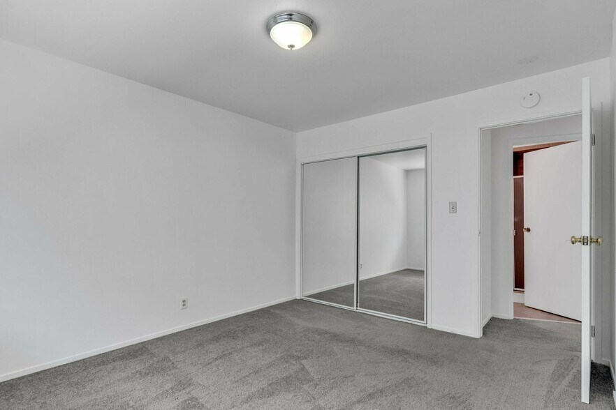 More Photos Of 262 Hanover Ave, Oakland Apartments For Sale