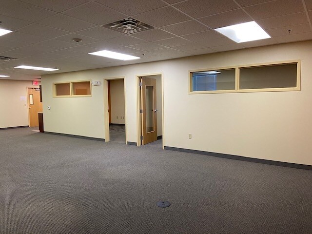 More Photos Of 900 Highland Corporate Dr, Cumberland Office For Lease