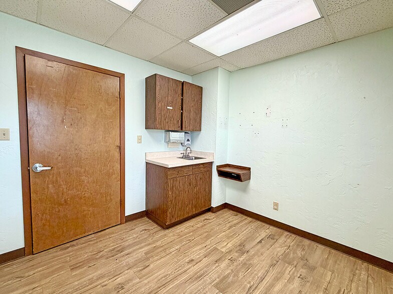 More Photos Of 531 Vandalia St, Collinsville Office For Sale