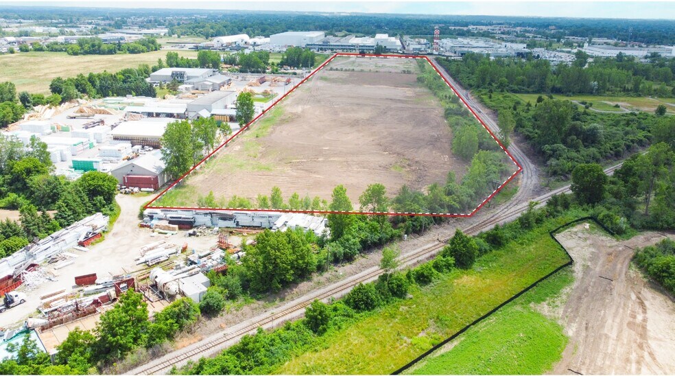 More Photos Of 2010 Oxford St E, London Land For Lease
