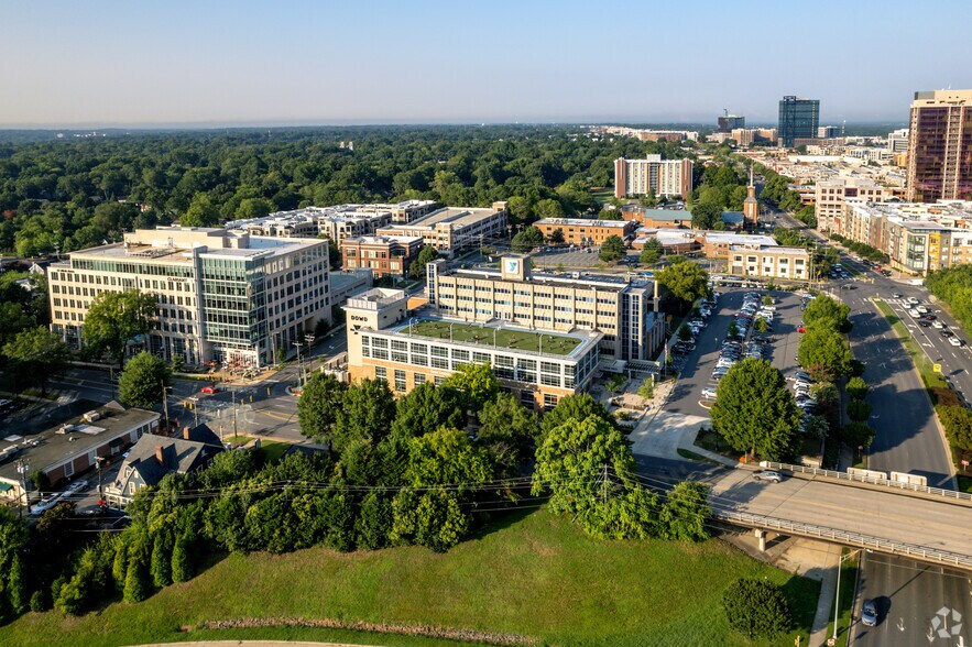 More Photos Of 400 E Morehead St, Charlotte Office For Lease