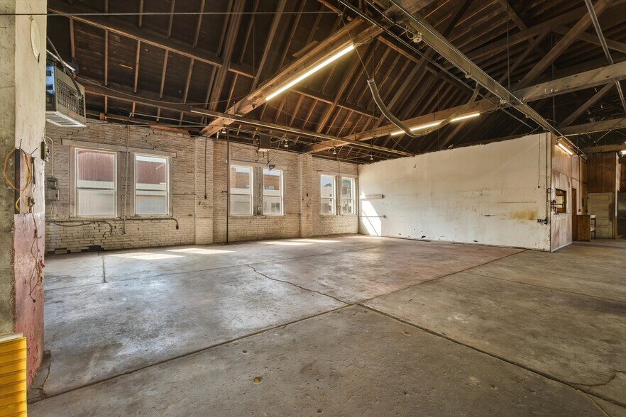 More Photos Of 201 N 2nd St, Raton Auto Repair For Sale