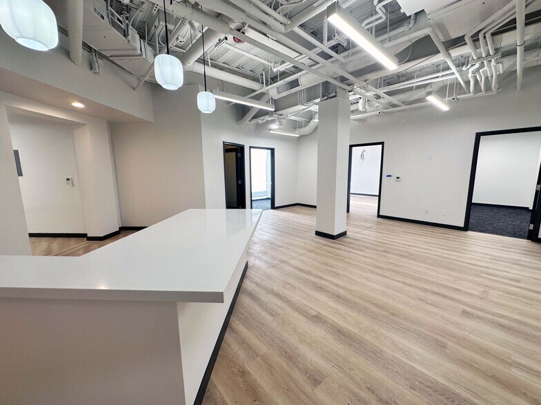 More Photos Of 3221 Donald Douglas Loop S, Santa Monica Office For Lease