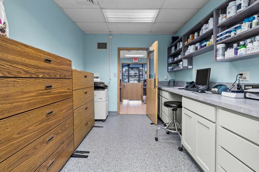 More Photos Of 150 Mensa Dr, Noblesville Office For Sale