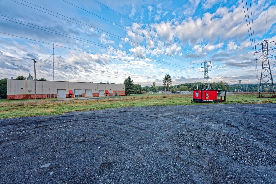 More Photos Of 671 Mariaville Rd, Schenectady Garden Center For Sale