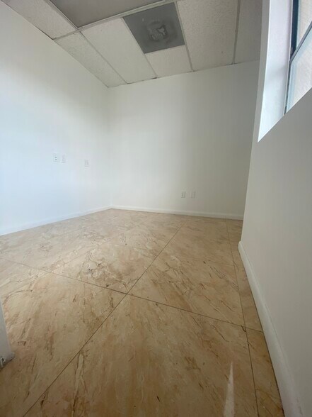 More Photos Of 163-175 Cleary Rd, West Palm Beach Warehouse For Lease