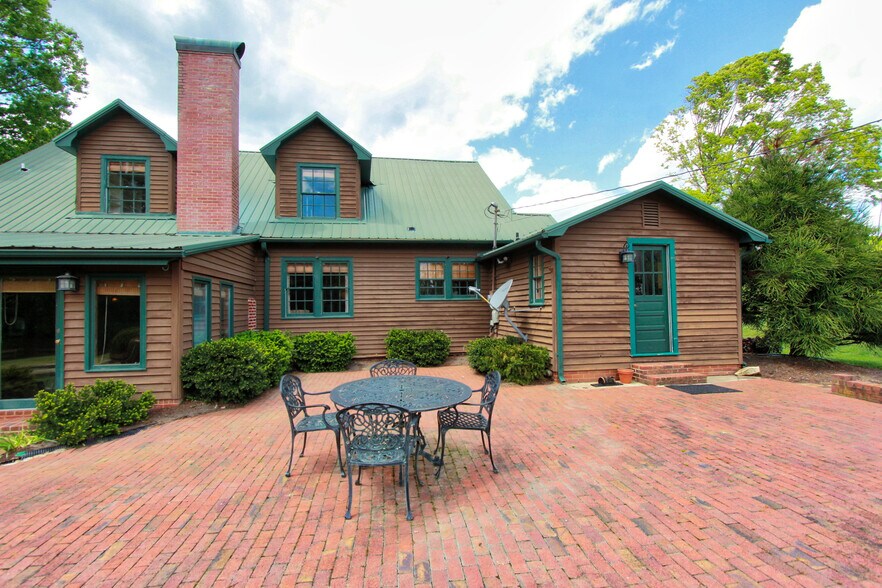 More Photos Of 2173 Wilkesboro Hwy, Statesville Sports And Entertainment For Sale