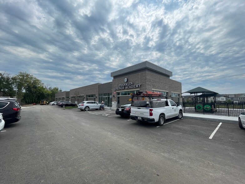 More Photos Of 0 Longpoint Way, Franklin Unknown For Lease