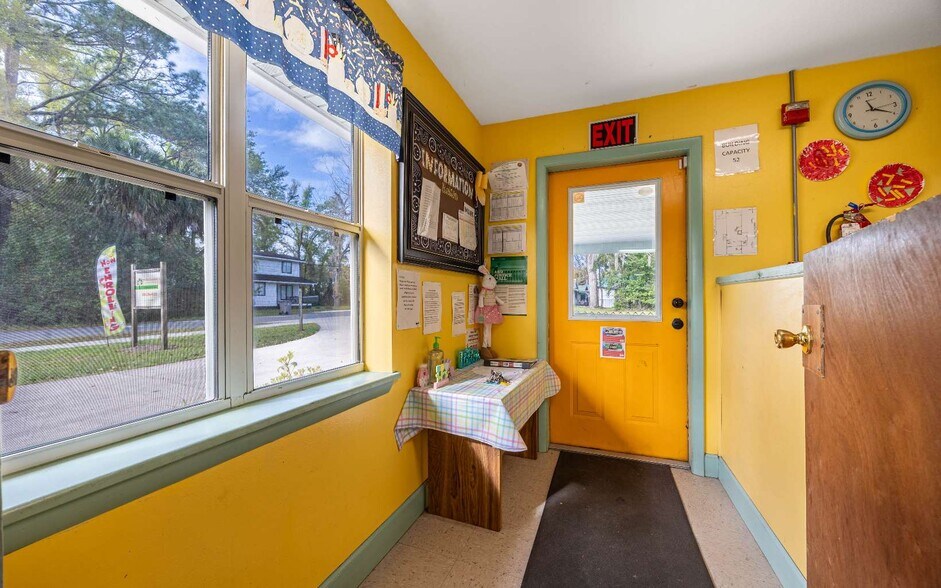 More Photos Of 311 NE Crawford St, Mayo Office For Sale