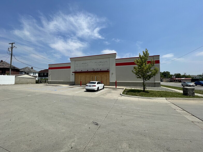 More Photos Of 2250 W Davison, Detroit Freestanding For Lease
