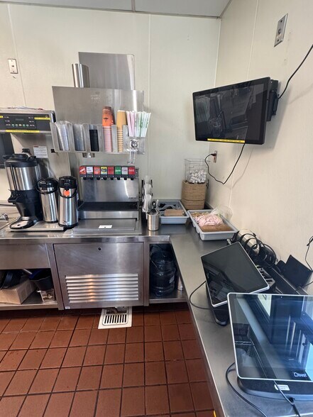 More Photos Of 6247 Day St, Riverside Fast Food For Lease