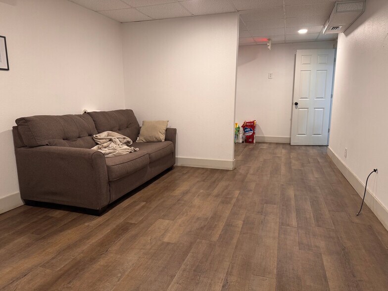 More Photos Of 6301 Causeway Blvd, Tampa Auto Repair For Lease