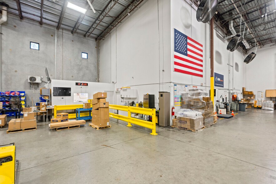 More Photos Of 8305 NW 27th St, Doral Distribution For Lease