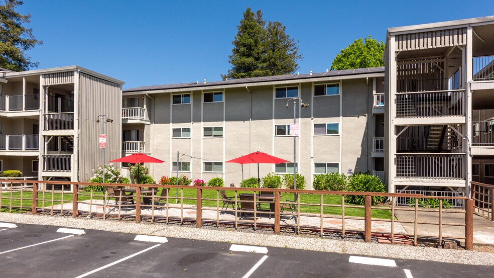 More Photos Of 8025 Beverly Dr, Rohnert Park Apartments For Sale