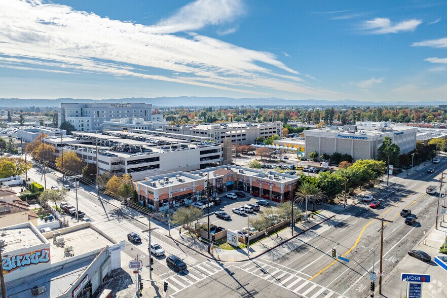 More Photos Of 13606 Roscoe Blvd, Panorama City Storefront Retail Office For Lease