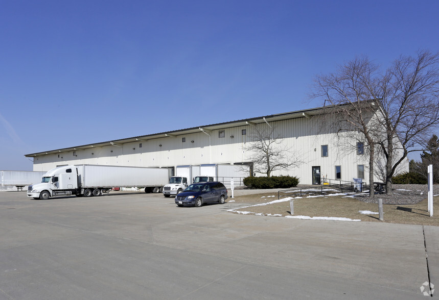 Primary Photo Of 1409 Indianhead Dr, Menomonie Warehouse For Lease