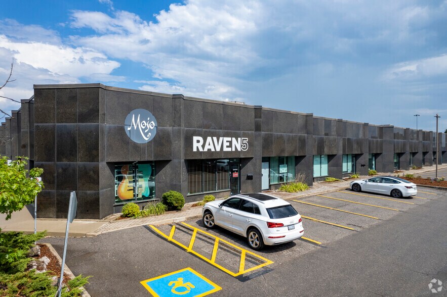 More Photos Of 481 N Service Rd, Oakville Flex For Lease
