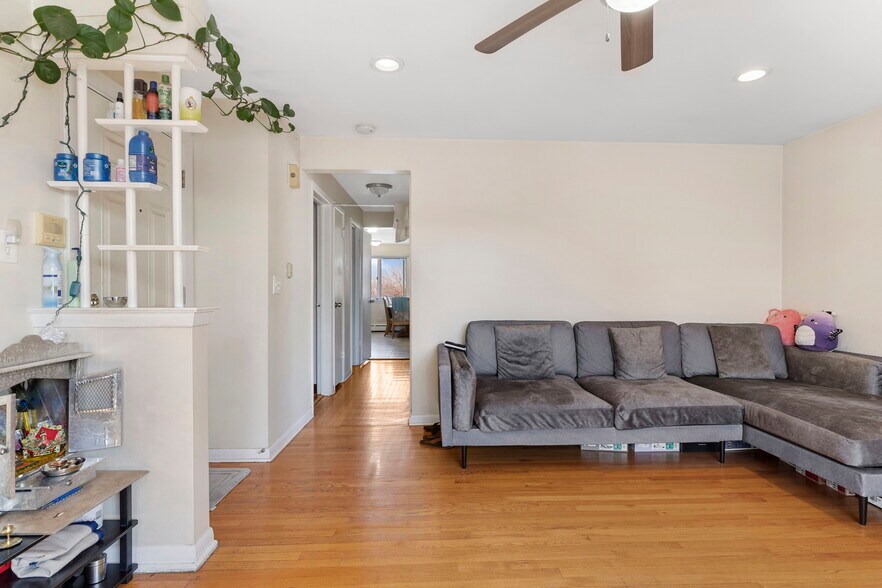 More Photos Of 8813 Dee Rd, Des Plaines Apartments For Sale