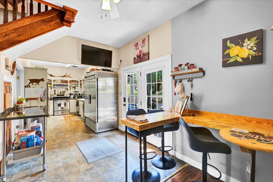 More Photos Of 110 Holy Cross Rd, Loretto Hospitality For Sale