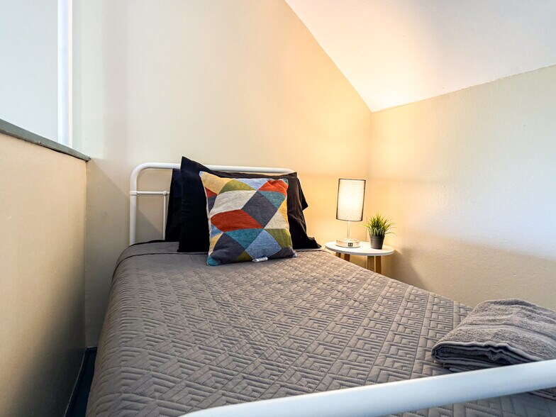 More Photos Of 105 S 5th St, Duquesne Specialty For Sale