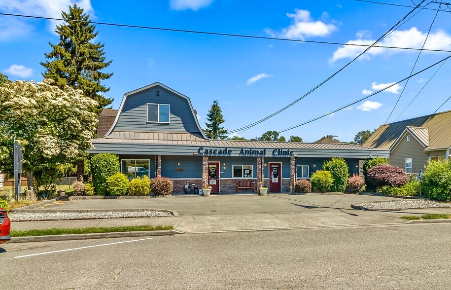 Primary Photo Of 121 S Ferry Ave, Monroe Veterinarian Kennel For Sale