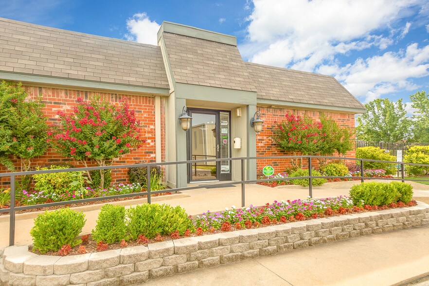 More Photos Of 1311 N Ash Pl, Owasso Apartments For Sale