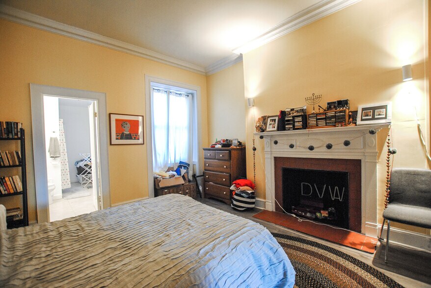 More Photos Of 809 Cathedral St, Baltimore Apartments For Lease