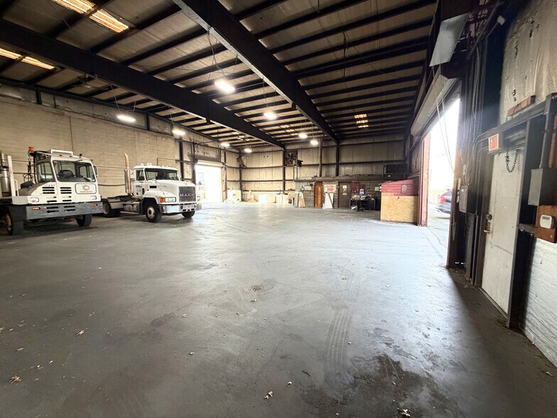 More Photos Of 750 S Railroad Ave, West Babylon Warehouse For Sale