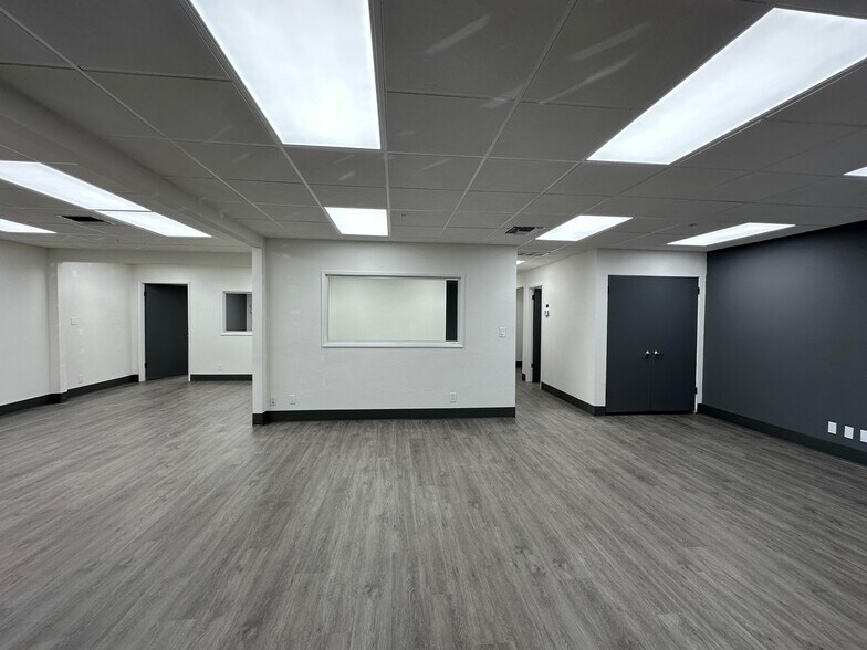 More Photos Of 1506-1550 N Knowles Ave, Los Angeles Warehouse For Lease