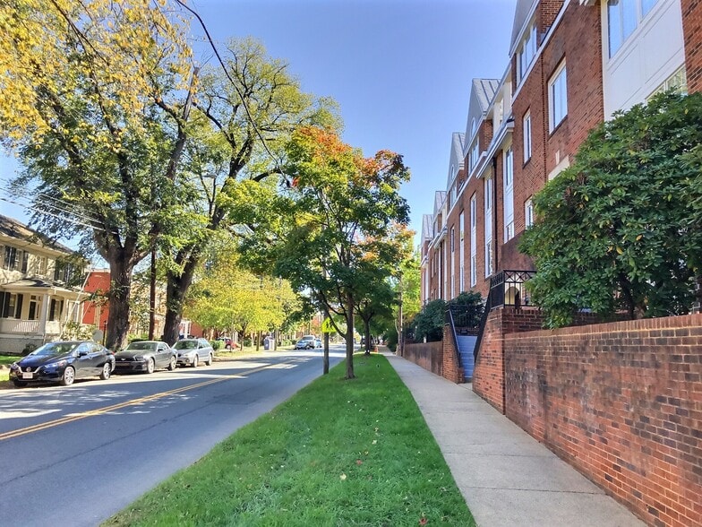 Primary Photo Of 202-258 E High St, Charlottesville Office For Sale