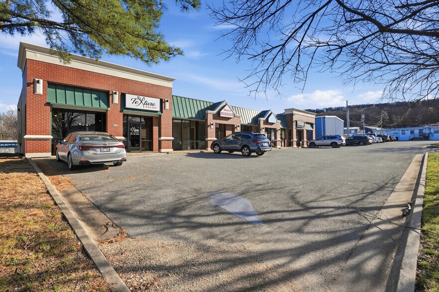 More Photos Of 380-392 E Sunbridge Dr, Fayetteville General Retail For Lease