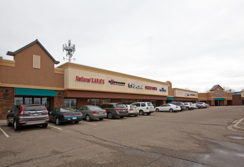 More Photos Of 5101-5159 W 98th St, Bloomington Storefront For Lease