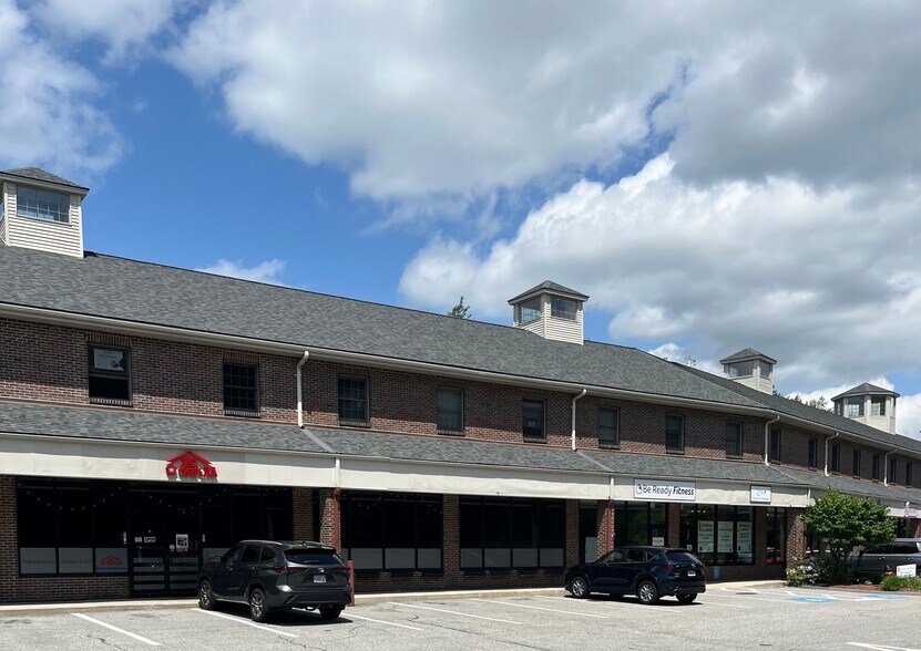 More Photos Of 200 Great Rd, Bedford Storefront Retail Office For Lease