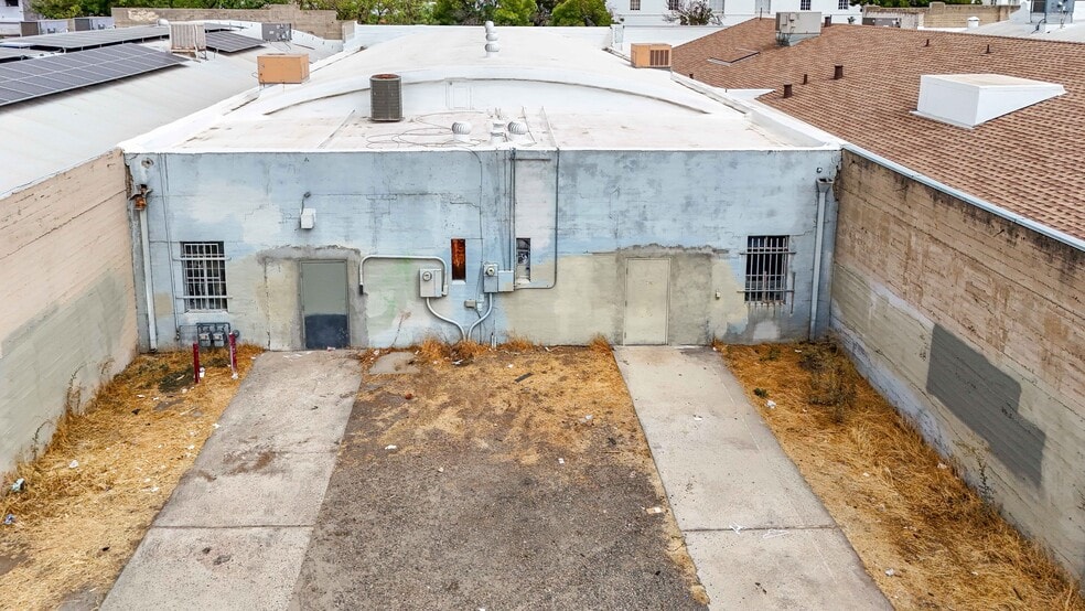 More Photos Of 328-332 W Main St, Merced Storefront For Lease