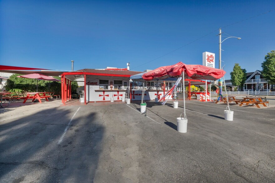 More Photos Of 198 Main St, Bridgeport Restaurant For Sale