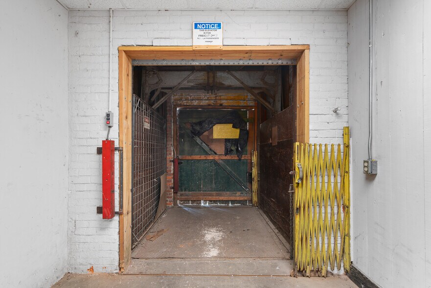 More Photos Of 713 E Austin Blvd, Nevada Warehouse For Lease