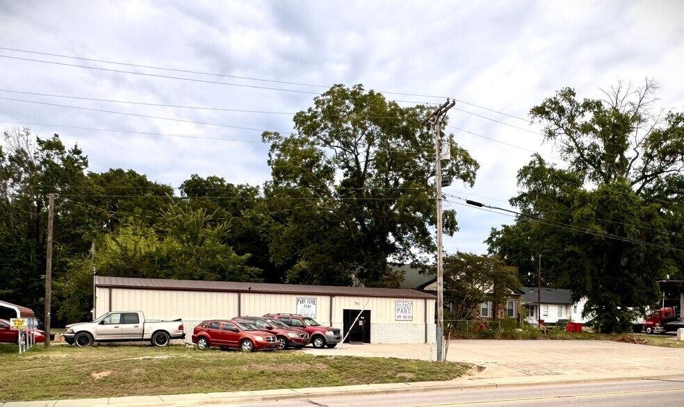 More Photos Of 300 W Broadway St, Morrilton Storefront For Sale