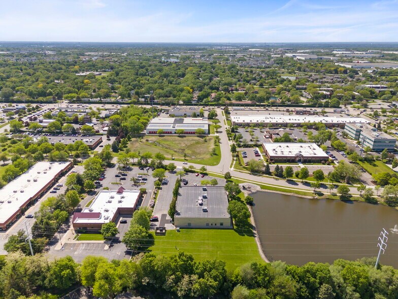 More Photos Of 1488 Bond St, Naperville Office For Sale