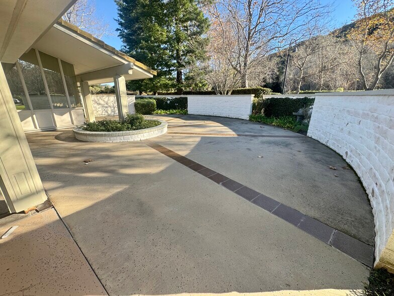 More Photos Of 6680 Bay Laurel Pl, Avila Beach Office For Lease