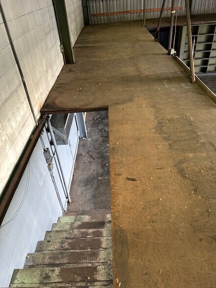 More Photos Of 19400 Monterey Rd, Morgan Hill Service For Sale