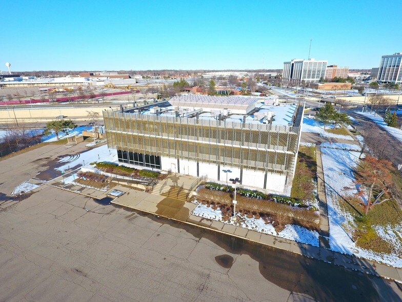 More Photos Of 16000-16200 Northland Dr, Southfield Office For Sale