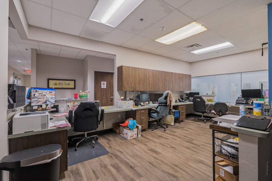 More Photos Of 10007 Huebner Rd, San Antonio Office For Sale